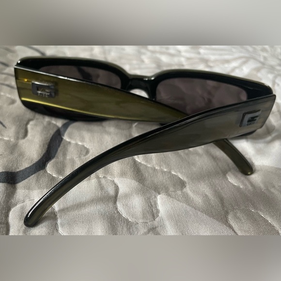90’s Gucci sunglasses - Picture 5 of 10
